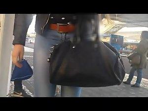 Young ass in jeans amuse me a lot Picture 7