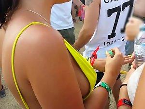 Sideboob of gorgeous busty rave girl Picture 4