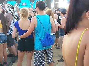 Sideboob of gorgeous busty rave girl Picture 5