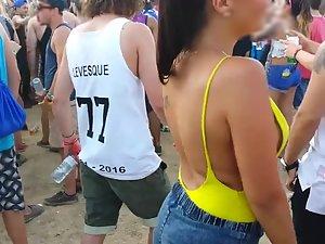 Sideboob of gorgeous busty rave girl Picture 6