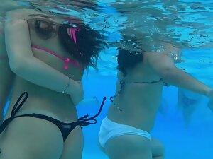 Underwater video of hairy ass crack in bikini Picture 5