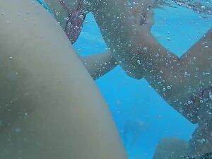 Underwater video of hairy ass crack in bikini Picture 7