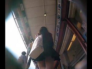 Yummy ass in asian girl's upskirt on the street Picture 7