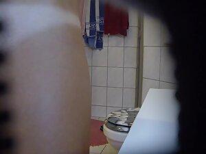 Sister's pussy gets close to hidden camera Picture 7