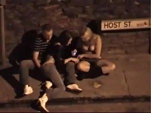 Guy fingers his sexy girlfriend Picture 3