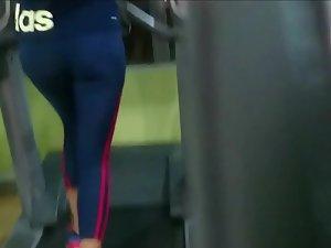 Fitness babe got a well toned ass Picture 7