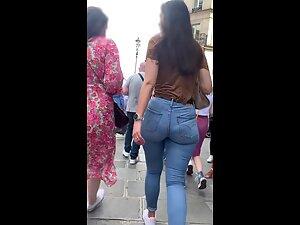 Thong is visible on soft phat ass in jeans Picture 3