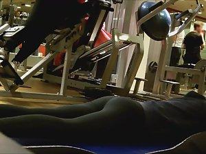 Sexy girls doing planks in the gym Picture 2
