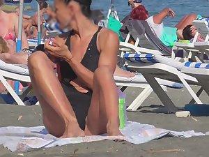 Bossy woman rubbed with lotion Picture 7