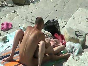 Shy couple got lusty on the beach Picture 2