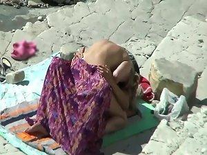 Shy couple got lusty on the beach Picture 7