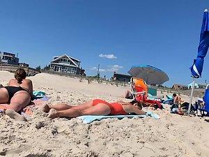 Squishy mature butt on the beach Picture 8