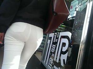 Noticeable ass in tight white jeans Picture 2
