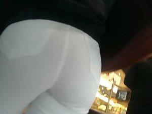 Noticeable ass in tight white jeans Picture 5