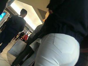 Noticeable ass in tight white jeans Picture 6