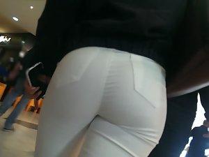 Noticeable ass in tight white jeans Picture 8