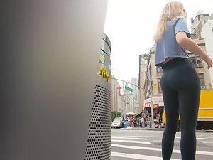 Teen friends look sexy in tight outfits Picture 1