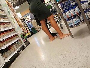 Impossible big butt in tight dress at supermarket Picture 7