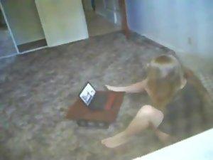 Peeping the neighbor girl video chatting Picture 3