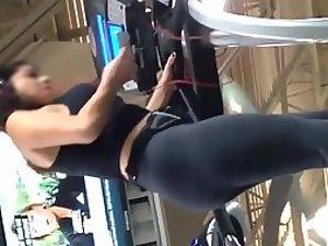 Big butt in tights spied at a gym