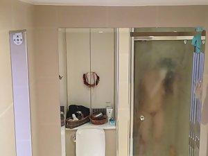 Big boobs caught after shower Picture 1