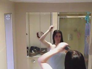 Big boobs caught after shower Picture 8