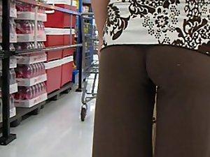Little ass spied in tight pants Picture 1