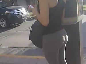 Bumping into an excellent ass Picture 1