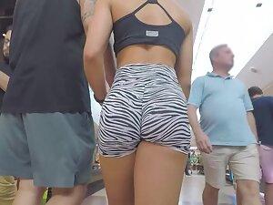 Fit shorty in shopping mall with her much taller boyfriend Picture 1