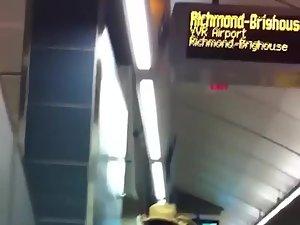 Making out in the subway station Picture 8