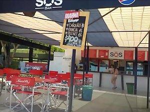 Big butt bends over in front of a beach voyeur Picture 1