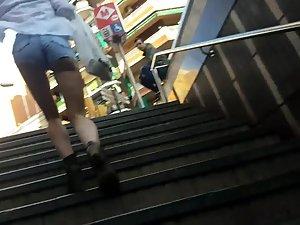 Long legs and perfect ass in train Picture 6