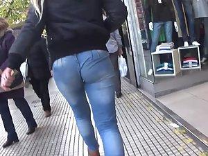 Just focus on those round ass cheeks Picture 6