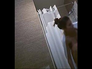 Hidden cam caught her naked and dripping wet Picture 7