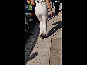 Curly chick's ass looks amazing in white pants Picture 8