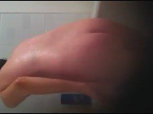 Peeping on her masturbating in a bath Picture 6