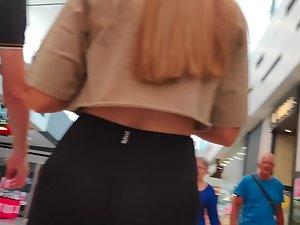 Young babe with wide womanly hips Picture 2