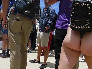 Squishy butt spotted on the pride parade Picture 6