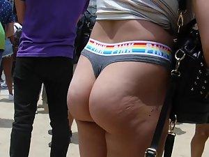 Squishy butt spotted on the pride parade Picture 8