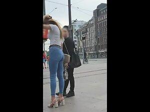Tall girl looks breathtaking in tight jeans Picture 8