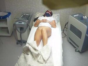 Spying on pussy that looks like a closed clam Picture 2