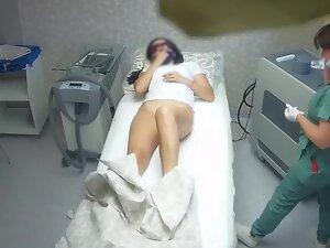 Spying on pussy that looks like a closed clam Picture 3