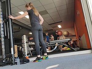 Intense booty workout caught by gym voyeur Picture 6