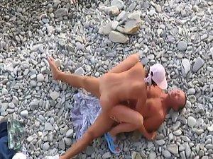 Voyeur caught them in nice sex poses Picture 4