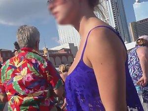 Visible cameltoe in white bikini Picture 1