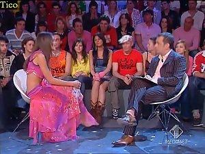 Seductive girl accidentally shows tits Picture 4