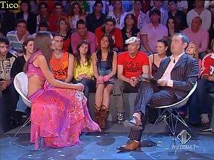 Seductive girl accidentally shows tits Picture 5