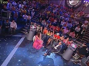 Seductive girl accidentally shows tits Picture 8