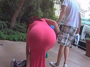 Curvy girl accidentally dropped her purse