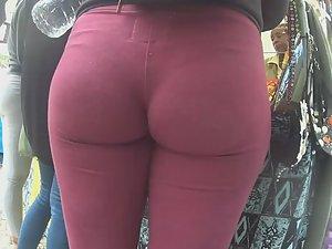 Creepshot of sisters with big butts Picture 5